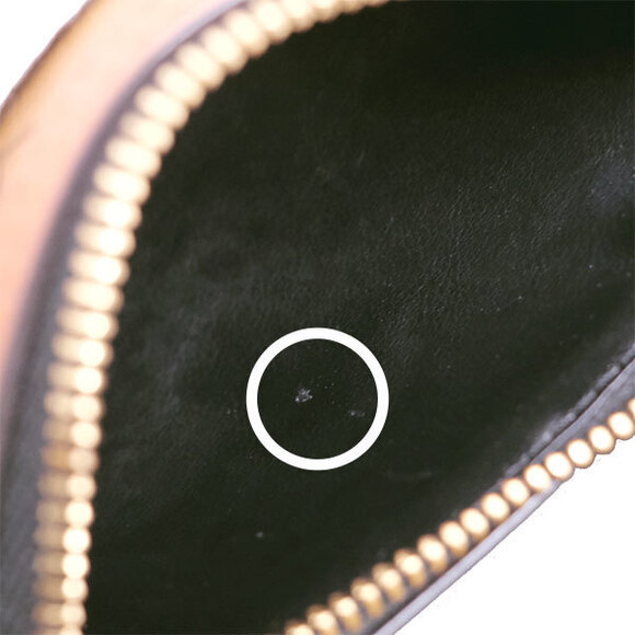 Louis Vuitton Monogram Compact Wall Compact - Picture 8 of 9